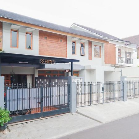 Oyo 2196 Ss Homes Джакарта Екстер'єр фото