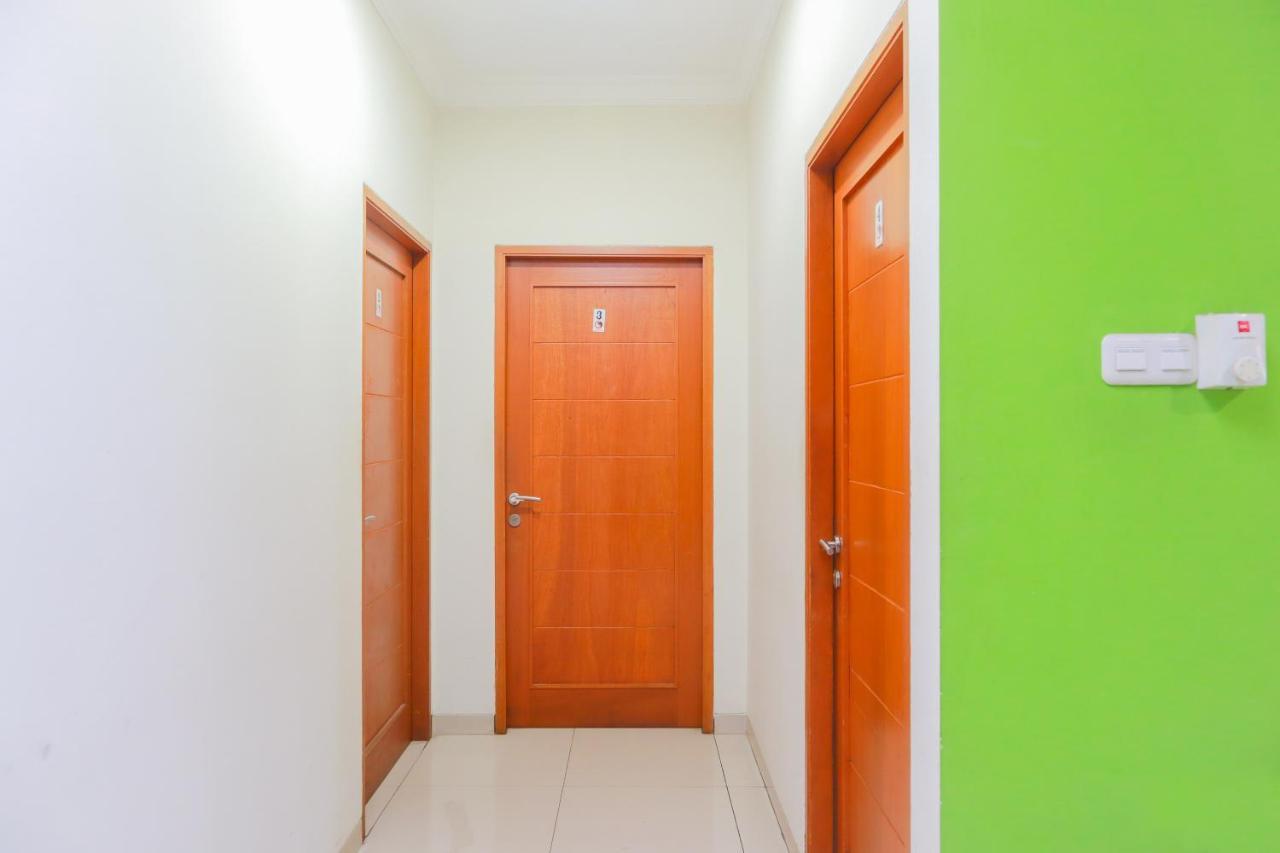 Oyo 2196 Ss Homes Джакарта Екстер'єр фото