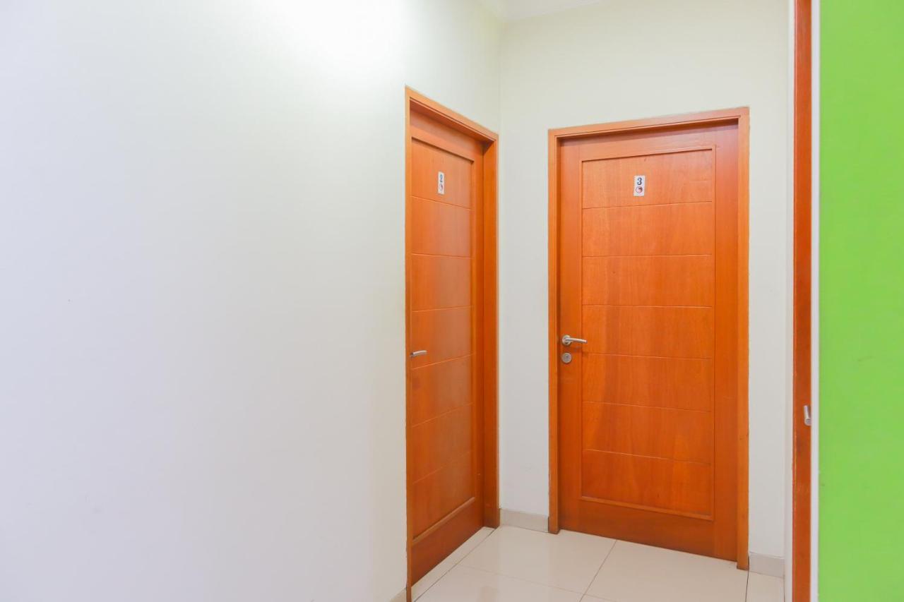 Oyo 2196 Ss Homes Джакарта Екстер'єр фото